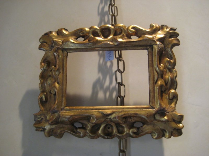 Cornice Antica dorata intagliata. Epoca 1700